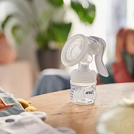 Ръчна помпа Philips AVENT за изцеждане на кърма Natural Motion