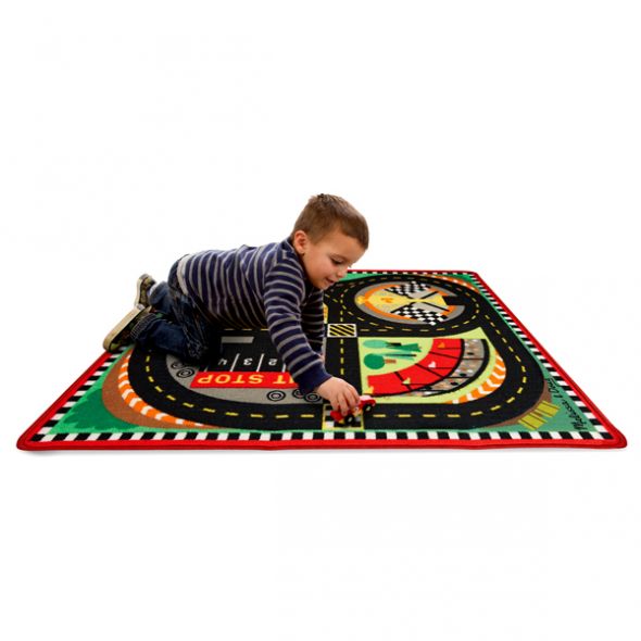 Детско килимче Melissa and Doug Писта с дървени колички 19401